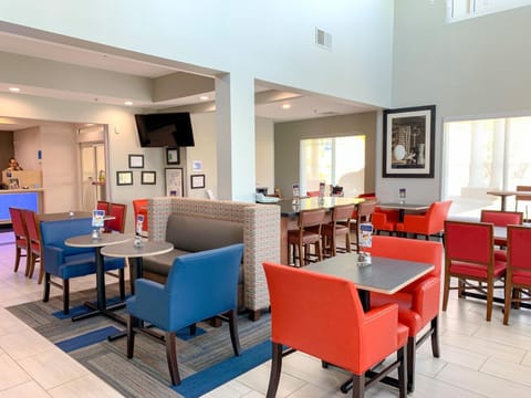 Holiday Inn Express Hotel & Suites Lexington Northeast By IHG Hotel in Lexington