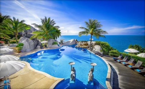 Swimming pool [outdoor]