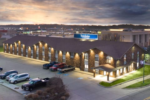 Travelodge by Wyndham Elkhart Hotel in Elkhart