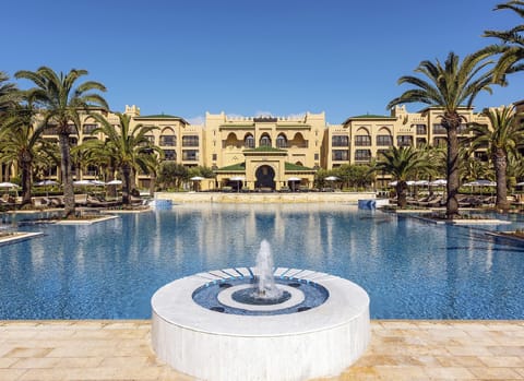 Swimming pool [outdoor]