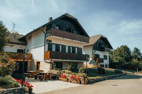 Plitvice Etno Garden  Apartment hotel in Plitvice Lakes Park