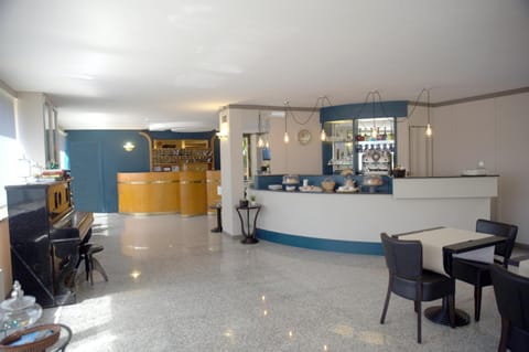 Shared lounge/TV area