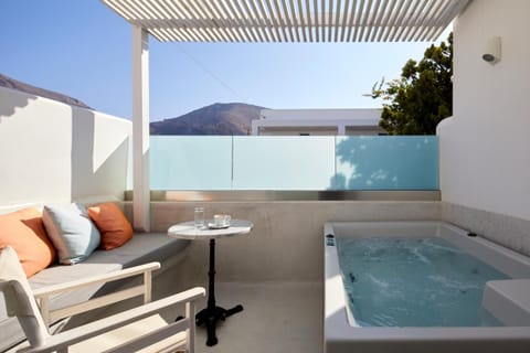 Kouros Village Santorini Hotel in Perissa