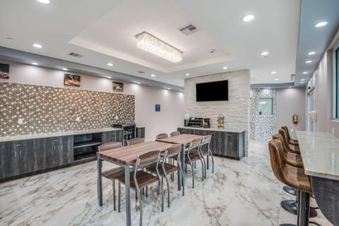 Americas Best Value Inn & Suites Houston at Hwy 6 Hotel in Addicks