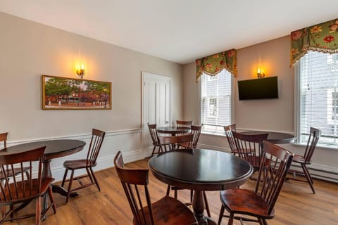 Essex Street Inn & Suites, Ascend Hotel Collection Hotel in Newburyport