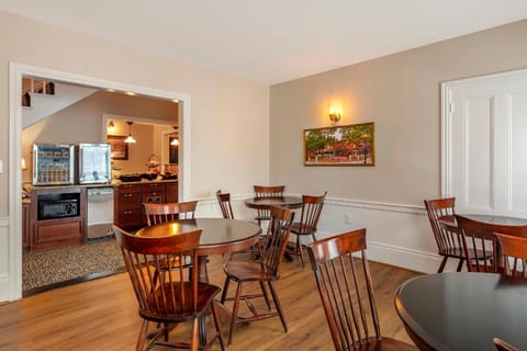 Essex Street Inn & Suites, Ascend Hotel Collection Hotel in Newburyport