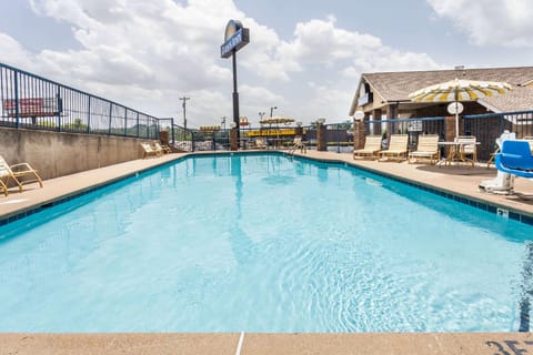Days Inn By Wyndham Nashville North/Opryland Area Hotel in East Nashville