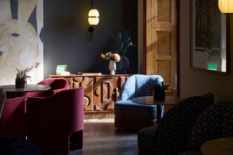 Shared lounge/TV area