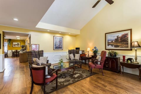 Econo Lodge Tupelo Barnes Crossing Hotel in Tupelo