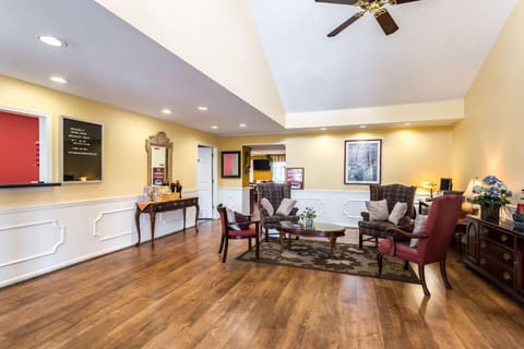 Econo Lodge Tupelo Barnes Crossing Hotel in Tupelo