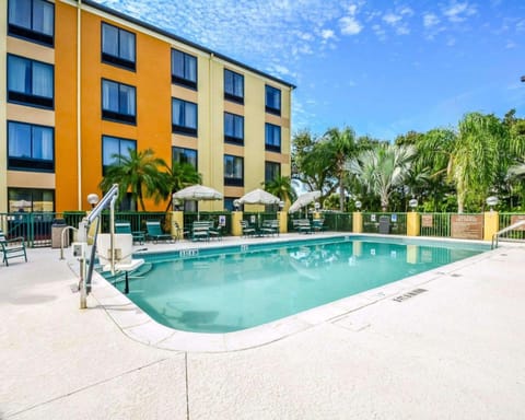 Comfort Suites Tampa - Brandon Hotel in Brandon