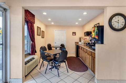 Econo Lodge Roanoke Civic Center Hotel in Roanoke