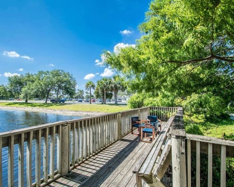 Suburban Studios Melbourne Airport Hotel in Melbourne