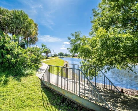 Suburban Studios Melbourne Airport Hotel in Melbourne
