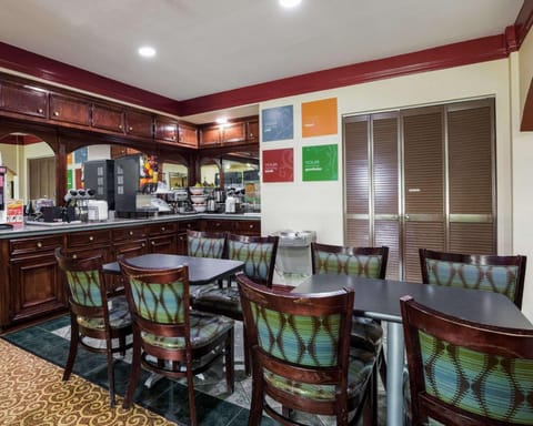 Days Inn by Wyndham Rosenberg Hotel in Rosenberg