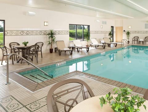 Hampton Inn & Suites Chicago/St. Charles Hotel in Saint Charles