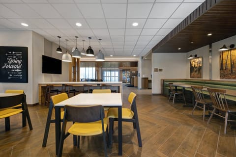 Fairfield by Marriott Inn & Suites Milwaukee Brookfield Hotel in Brookfield