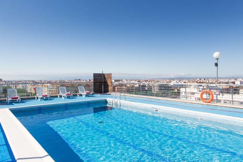 Swimming pool [outdoor]