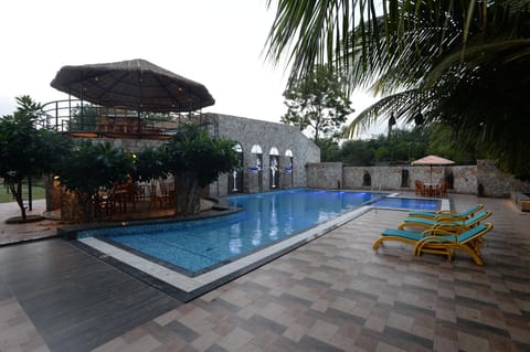 Swimming pool