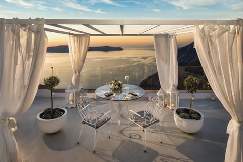 Athina Luxury Suites Hotel in Thera