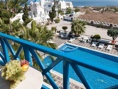 Swimming pool [outdoor]