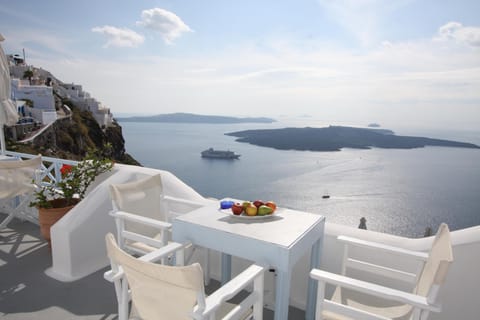 Manos Small World Hotel Hotel in Thera