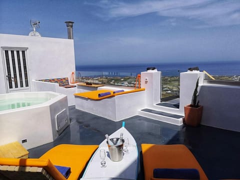 Amerisa Suites Hotel in Thera