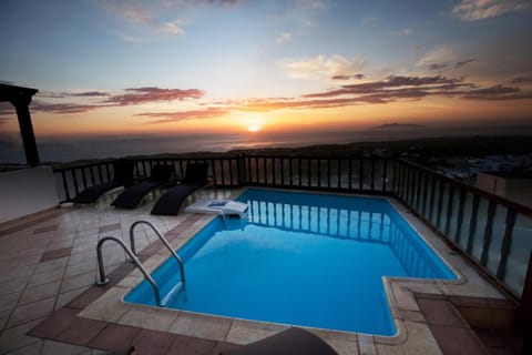 Amerisa Suites Hotel in Thera