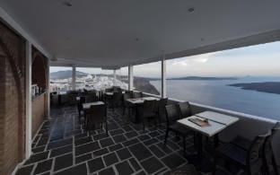 Kastro Suites Hotel in Thera