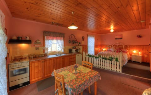 Rosebank Cottage Collection Lodge in Smithton