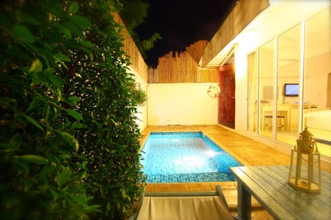 Swimming pool