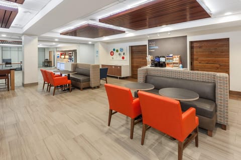 Holiday Inn Express & Suites Tilton By IHG Hotel in Tilton