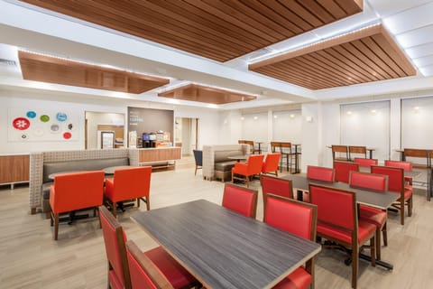 Holiday Inn Express & Suites Tilton By IHG Hotel in Tilton