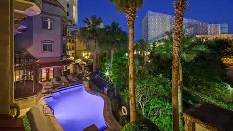 Swimming pool