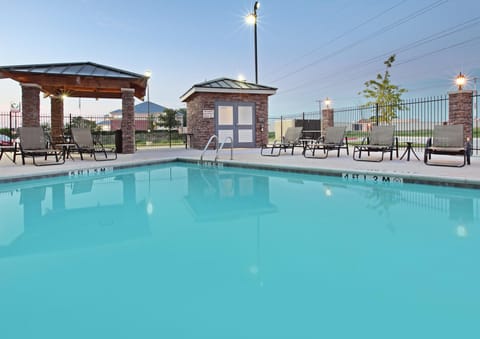 Swimming pool [outdoor]