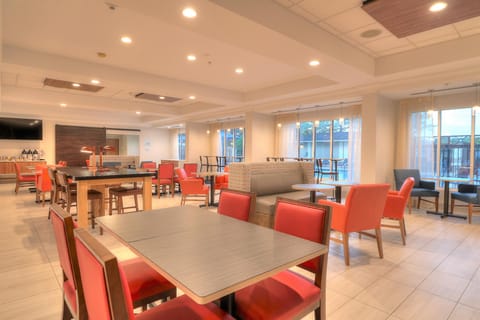 Holiday Inn Express Hotel & Suites Mobile Saraland By IHG Hotel in Saraland