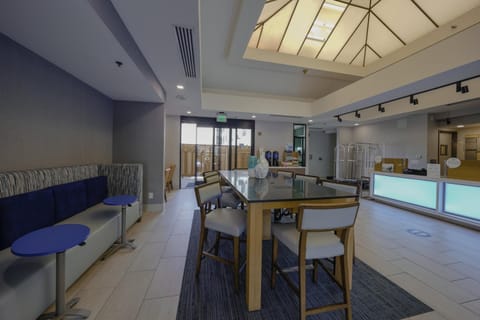 Holiday Inn Express & Suites Santa Clara - Silicon Valley By IHG Hotel in Santa Clara