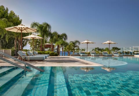 Swimming pool [outdoor]
