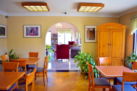 Shared lounge/TV area