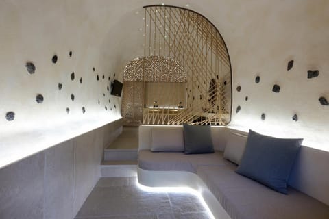 Andronikos Canaves Apartment hotel in Santorini