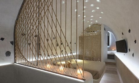 Andronikos Canaves Apartment hotel in Santorini