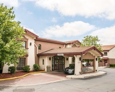 Econo Lodge Kalamazoo near Wings Stadium Hotel in Kalamazoo