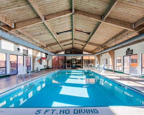 Comfort Suites London South Hotel in London