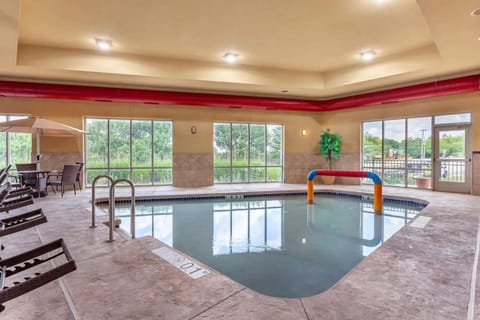 Holiday Inn Express and Suites Milwaukee NW Park Place By IHG Hotel in Milwaukee