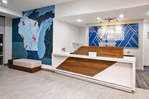 Holiday Inn Express and Suites Milwaukee NW Park Place By IHG Hotel in Milwaukee