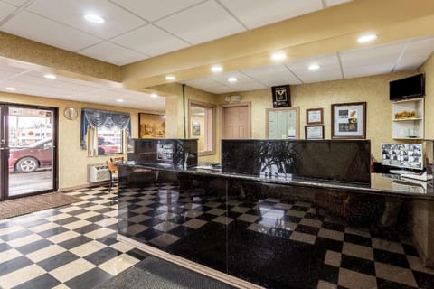 Econo Lodge Morgantown Hotel in Westover