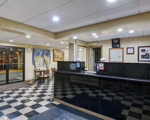 Econo Lodge Morgantown Hotel in Westover