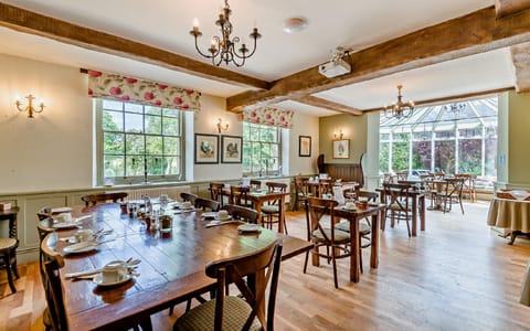 Inn For All Seasons Inn in West Oxfordshire District