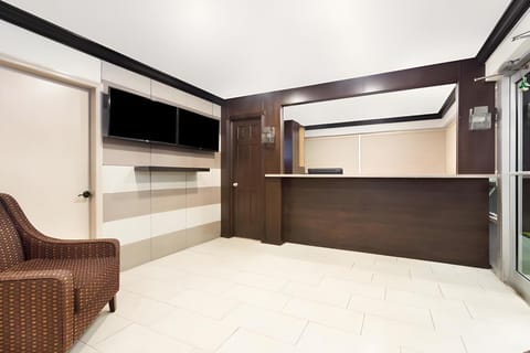 Econo Lodge Inn & Suites Florida City Hotel in Florida City