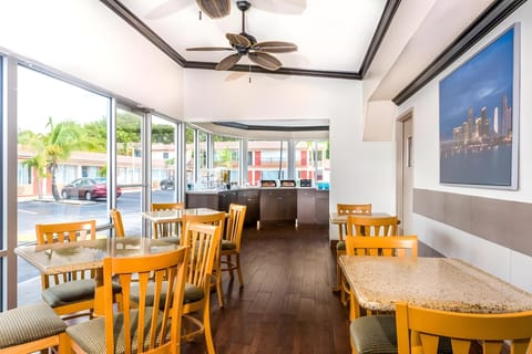 Econo Lodge Inn & Suites Florida City Hotel in Florida City